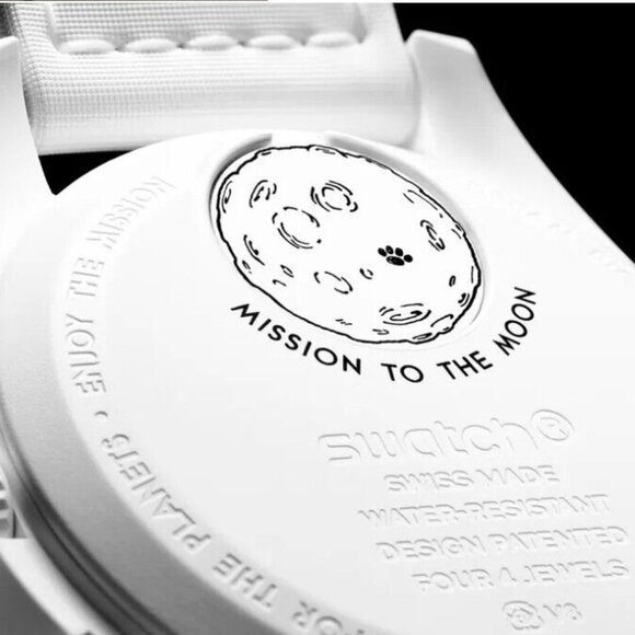 Omega x Swatch Mission To The Moonphase Snoopy Moonswatch White Brand New In Box - Picture 6 of 7